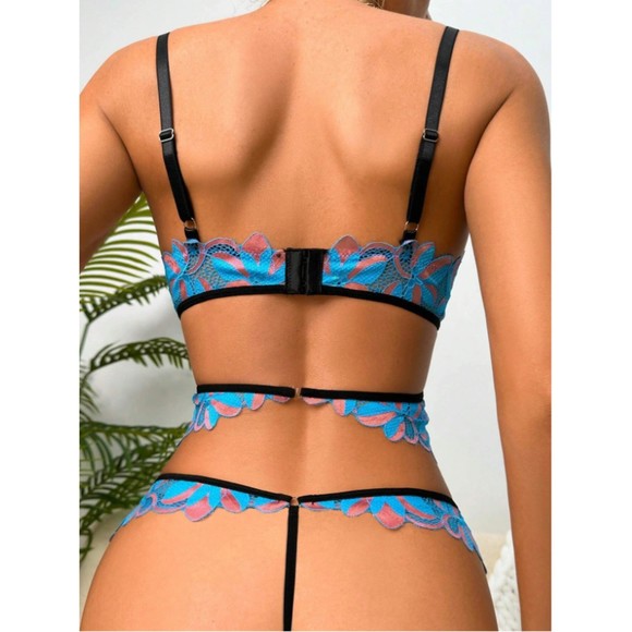 Large Blue Leaf Print Ruffle Trim Lingerie Set - Picture 4 of 5